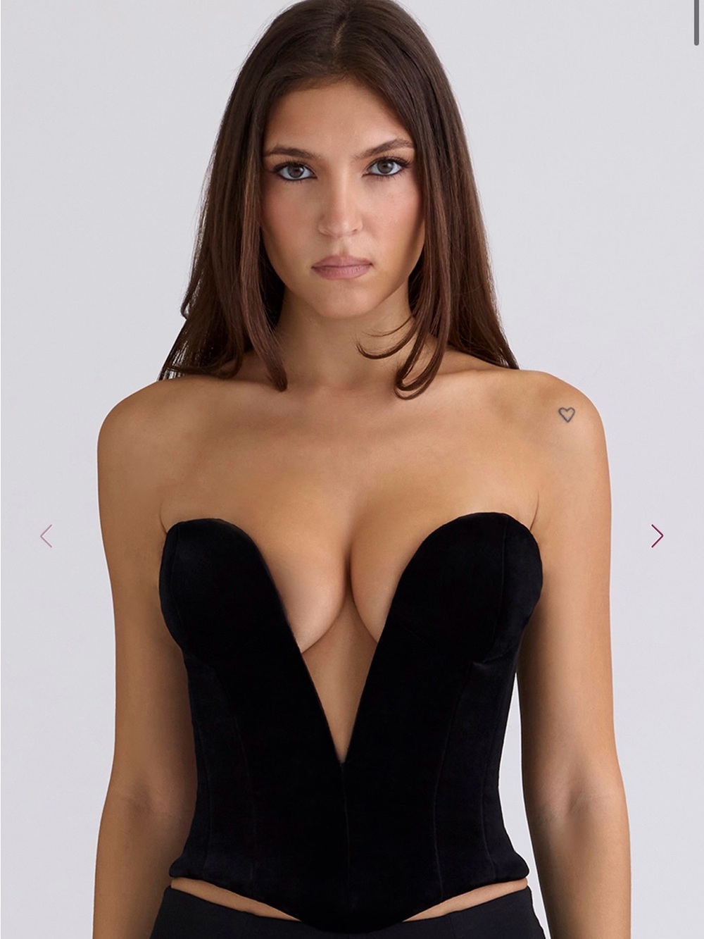 House of CB VIENNE
Black Velvet Deep Plunge Corset Top